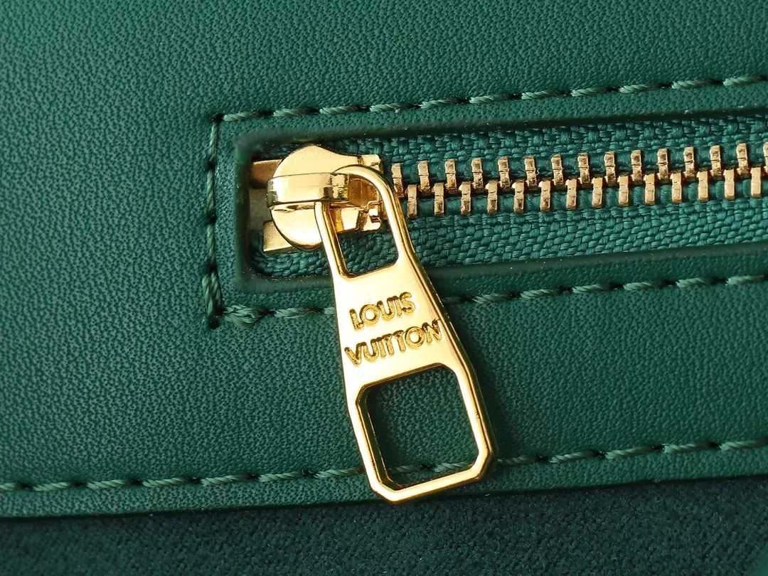 Unique 2090 Louis Vuitton AAA Quality Tote-Handbags For Women