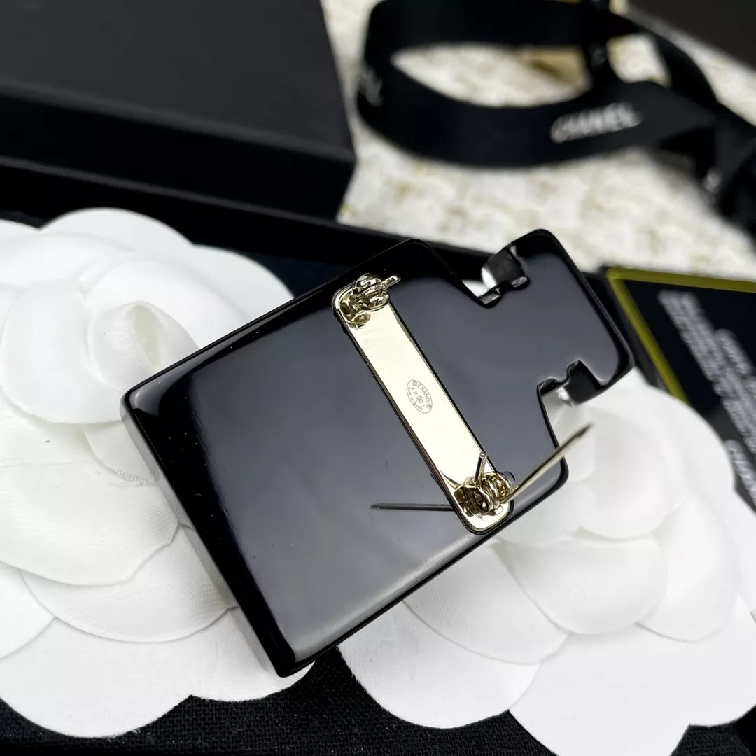 Unique 2128 Chanel Brooches For Women