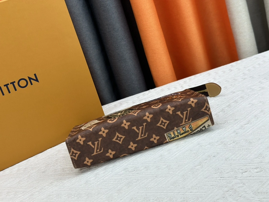 Unique 2238 Louis Vuitton LV Wallets For Women