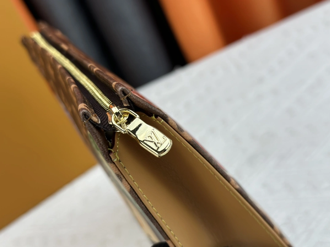 Unique 2238 Louis Vuitton LV Wallets For Women