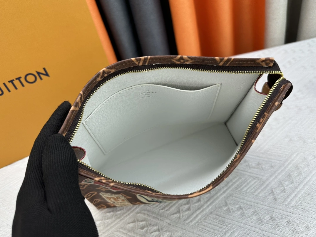 Unique 2238 Louis Vuitton LV Wallets For Women