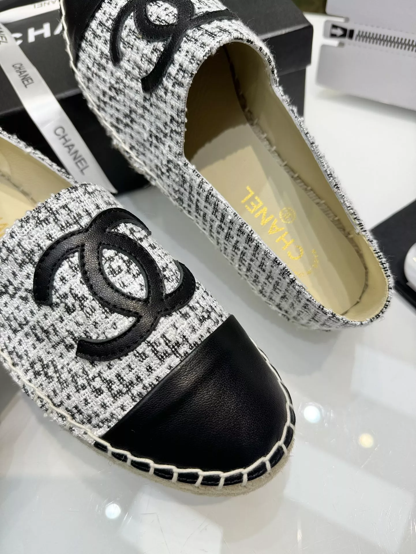 Unique 2288 Chanel Flat Shoes For Women