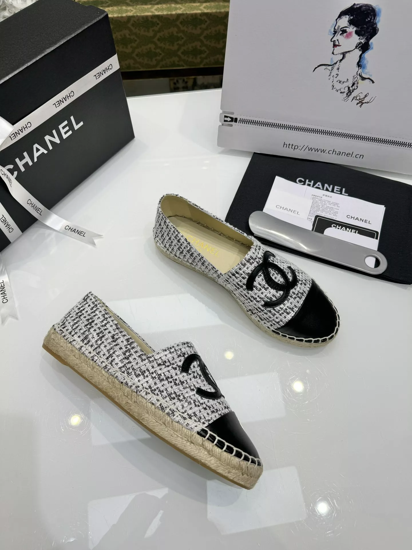 Unique 2288 Chanel Flat Shoes For Women