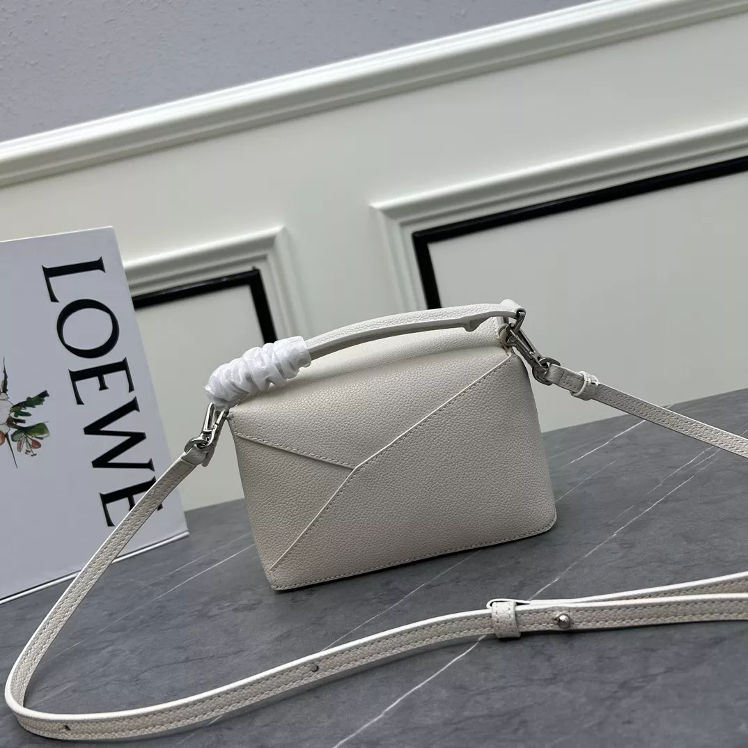 Unique 244 LOEWE AAA Quality Messenger Bags For Women