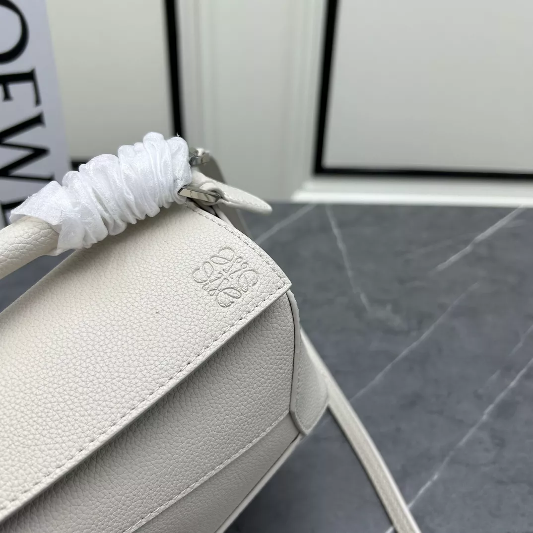 Unique 244 LOEWE AAA Quality Messenger Bags For Women