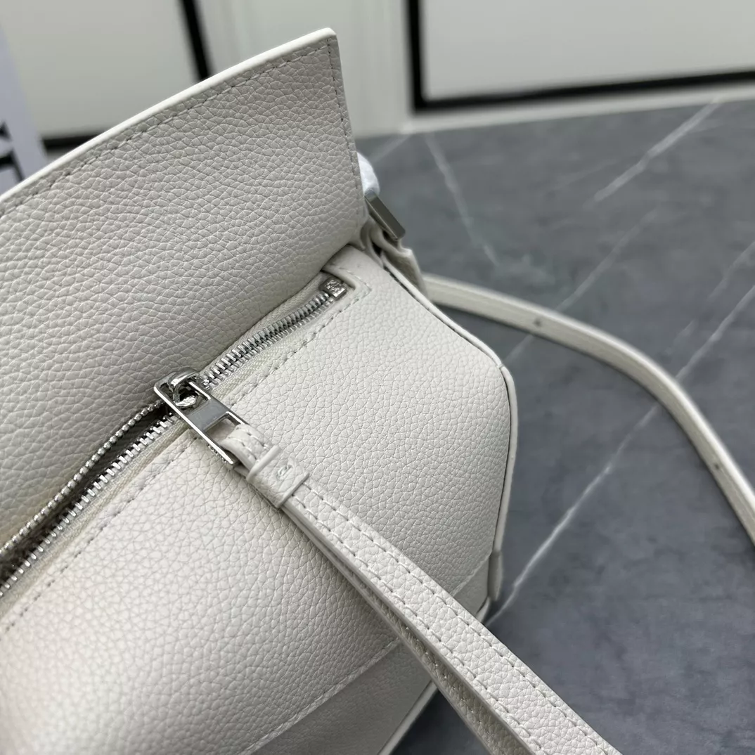 Unique 244 LOEWE AAA Quality Messenger Bags For Women