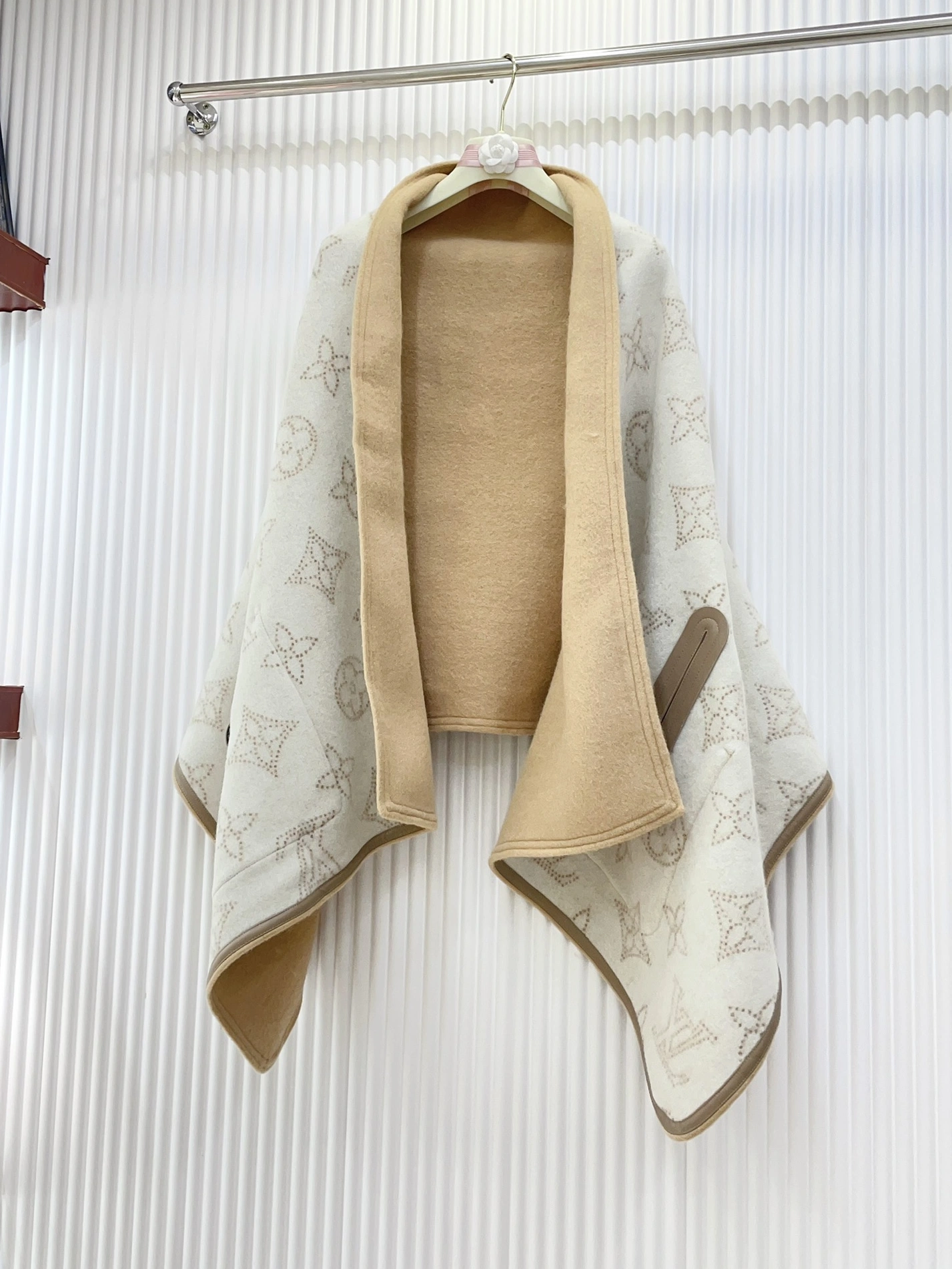 Unique 2588 Louis Vuitton Poncho