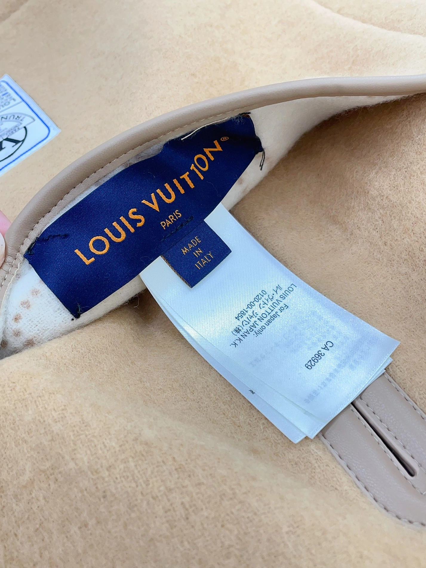 Unique 2588 Louis Vuitton Poncho