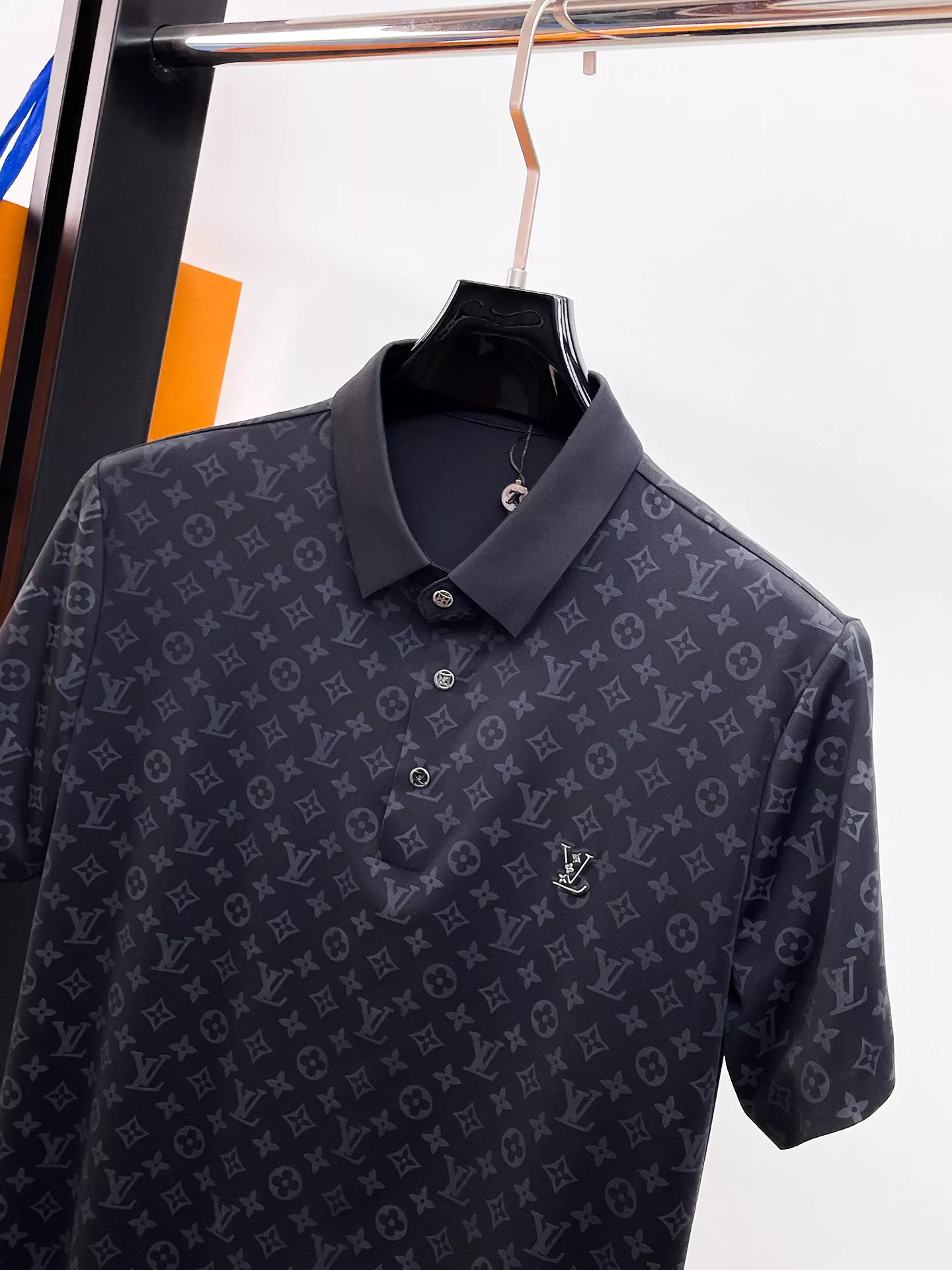 Unique 2732 Louis Vuitton LV T-Shirts Short Sleeved For Men