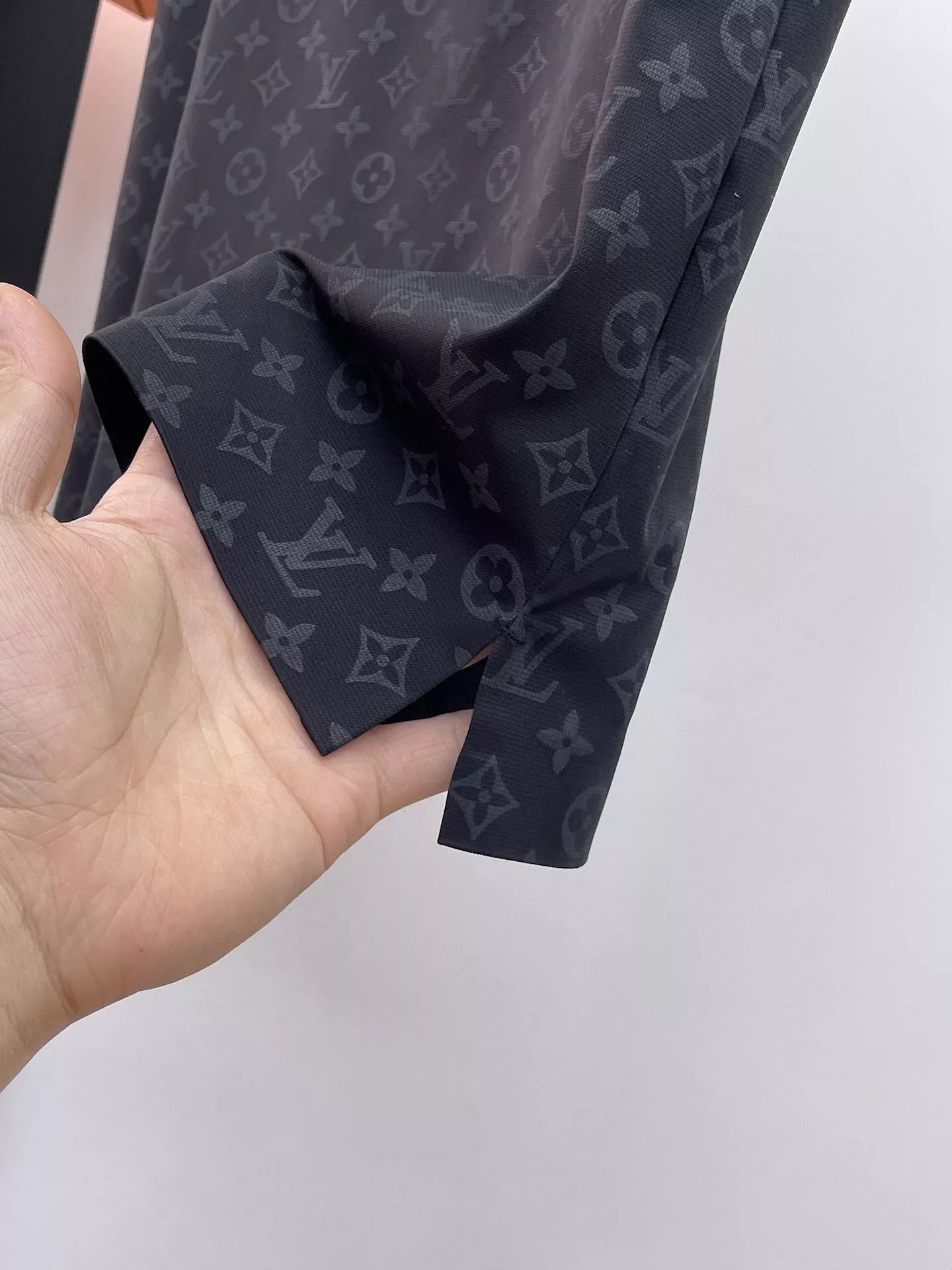 Unique 2732 Louis Vuitton LV T-Shirts Short Sleeved For Men