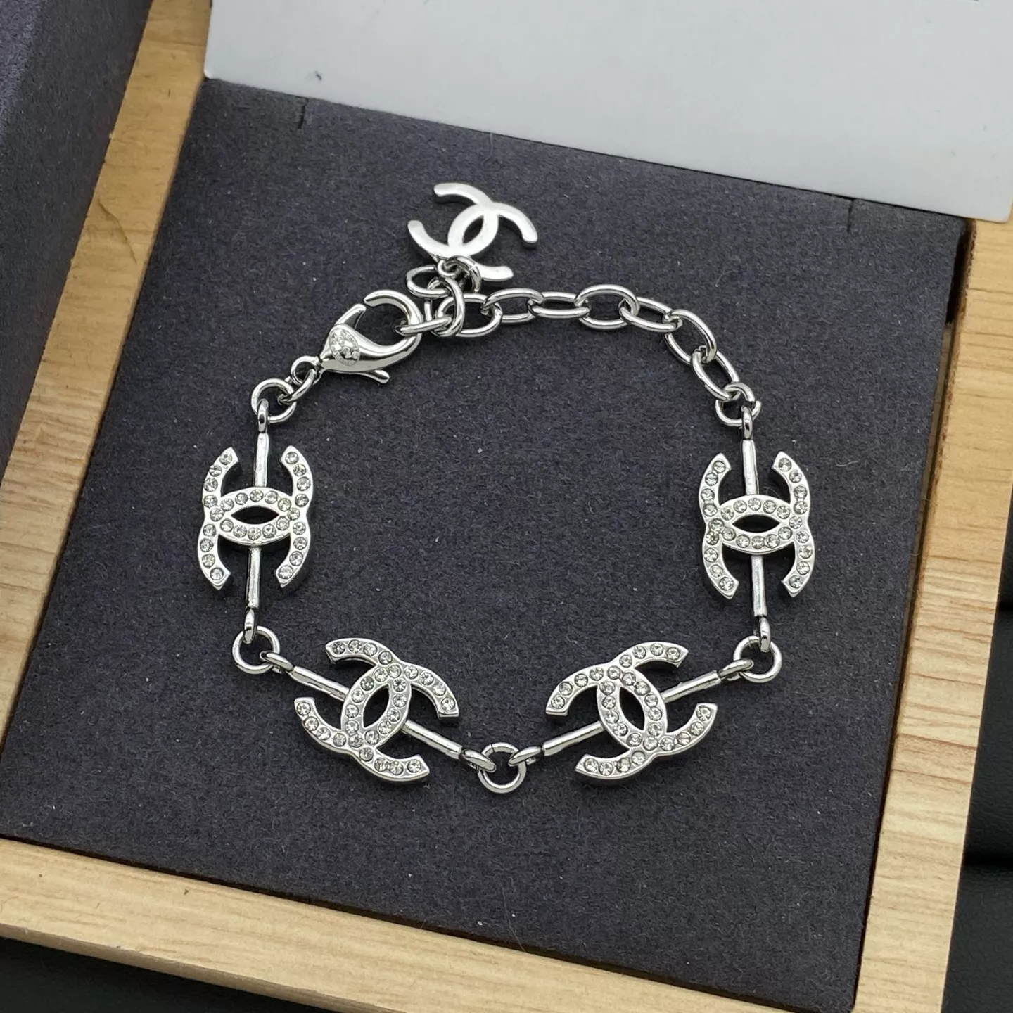 Unique 2894 Chanel Bracelets
