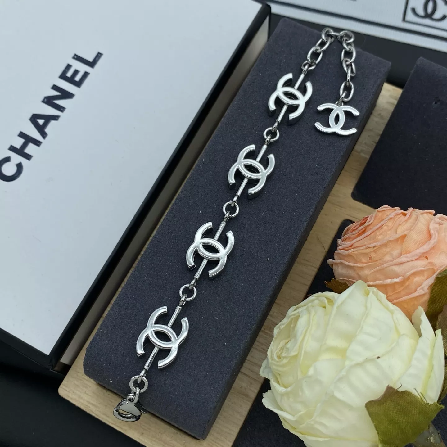 Unique 2894 Chanel Bracelets