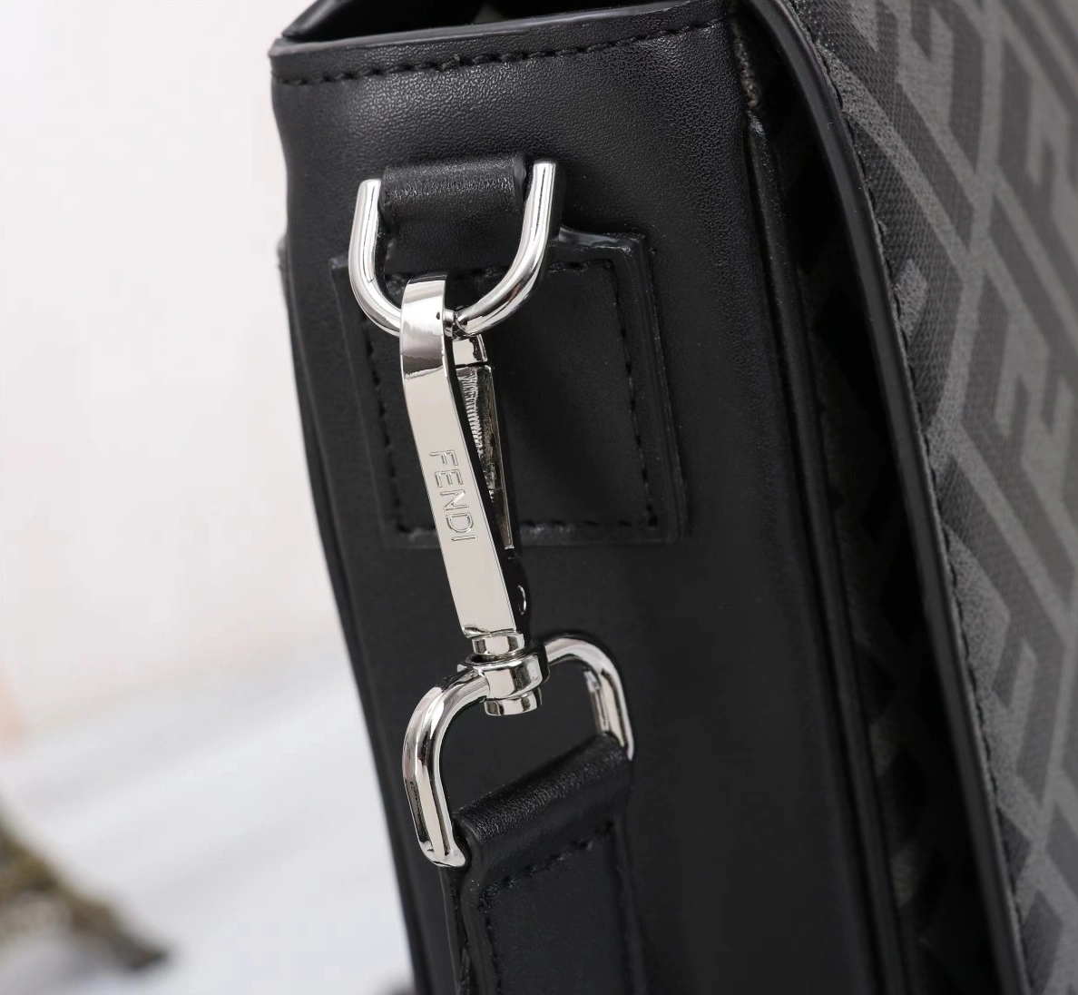 Unique 2976 Fendi AAA Man Messenger Bags