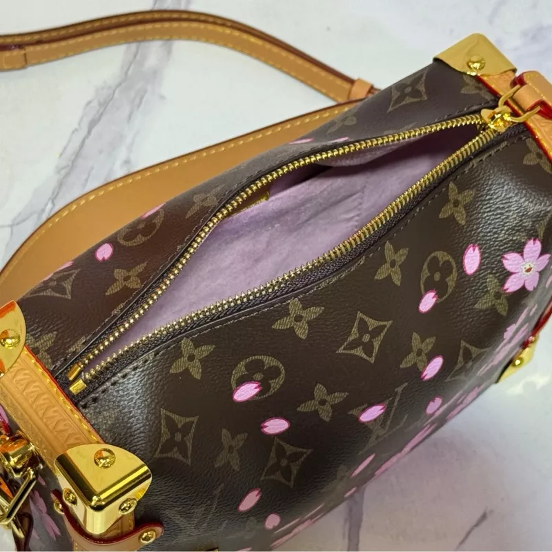Unique 3291 Louis Vuitton AAA Quality Messenger Bags For Women