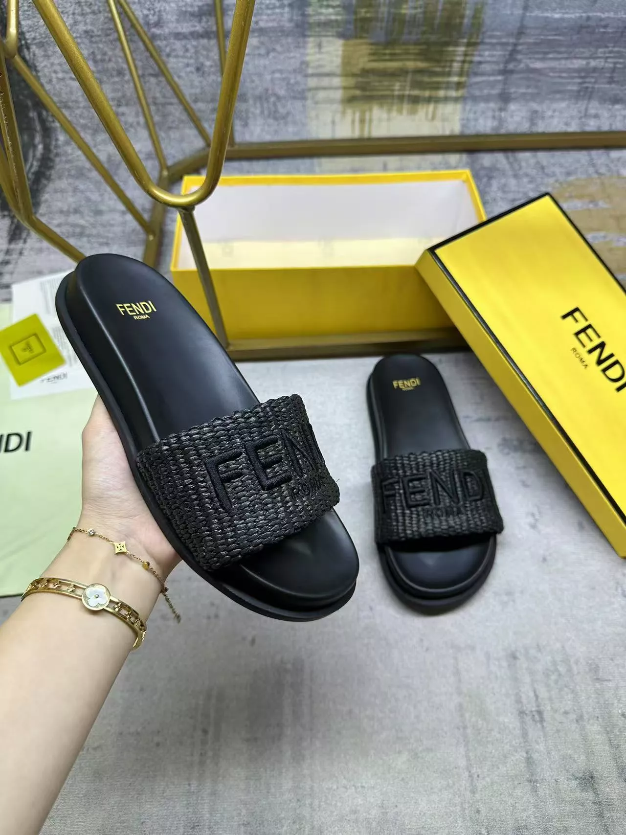 Unique 3324 Fendi Slippers For Men