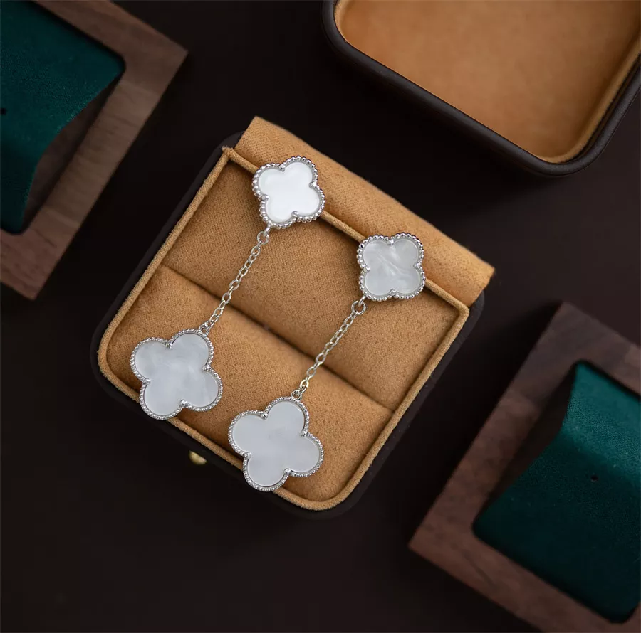 Unique 3360 Van Cleef & Arpels Earrings For Women