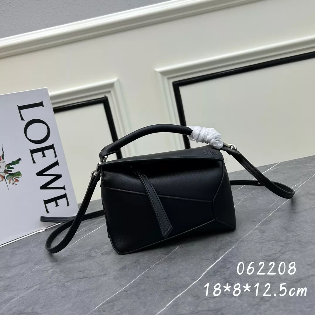 Unique 3921 LOEWE AAA Quality Messenger Bags For Women