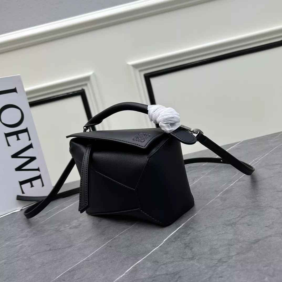 Unique 3921 LOEWE AAA Quality Messenger Bags For Women