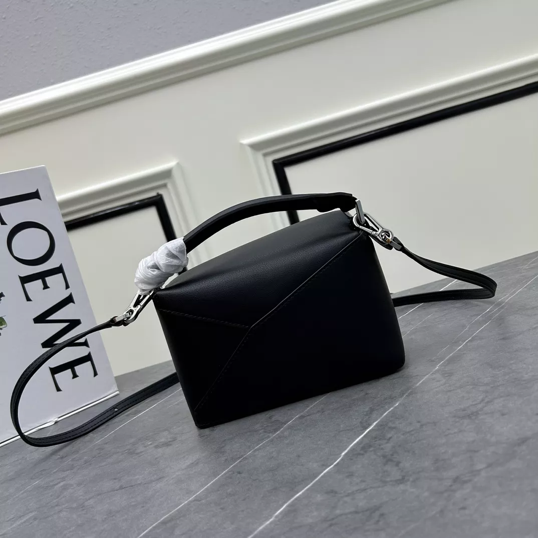 Unique 3921 LOEWE AAA Quality Messenger Bags For Women