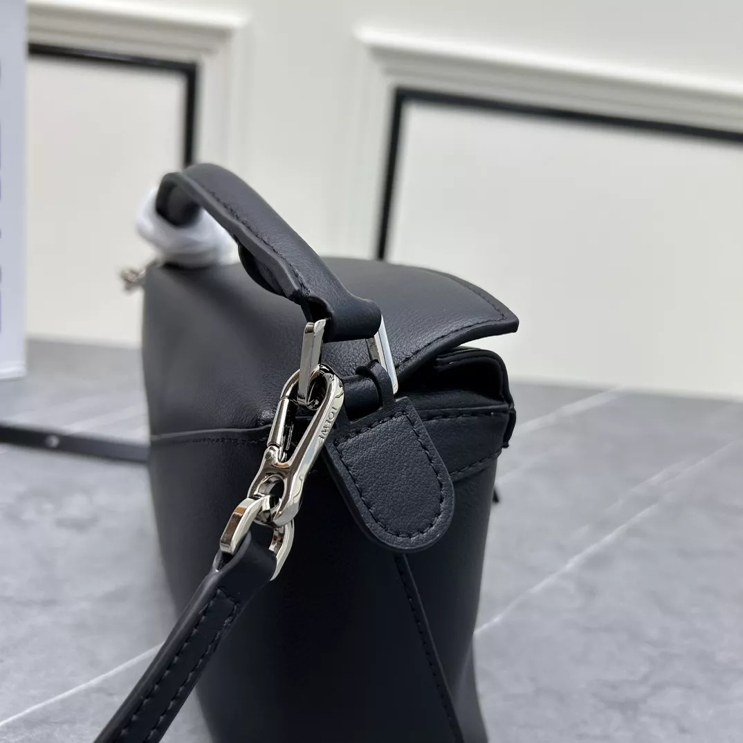 Unique 3921 LOEWE AAA Quality Messenger Bags For Women