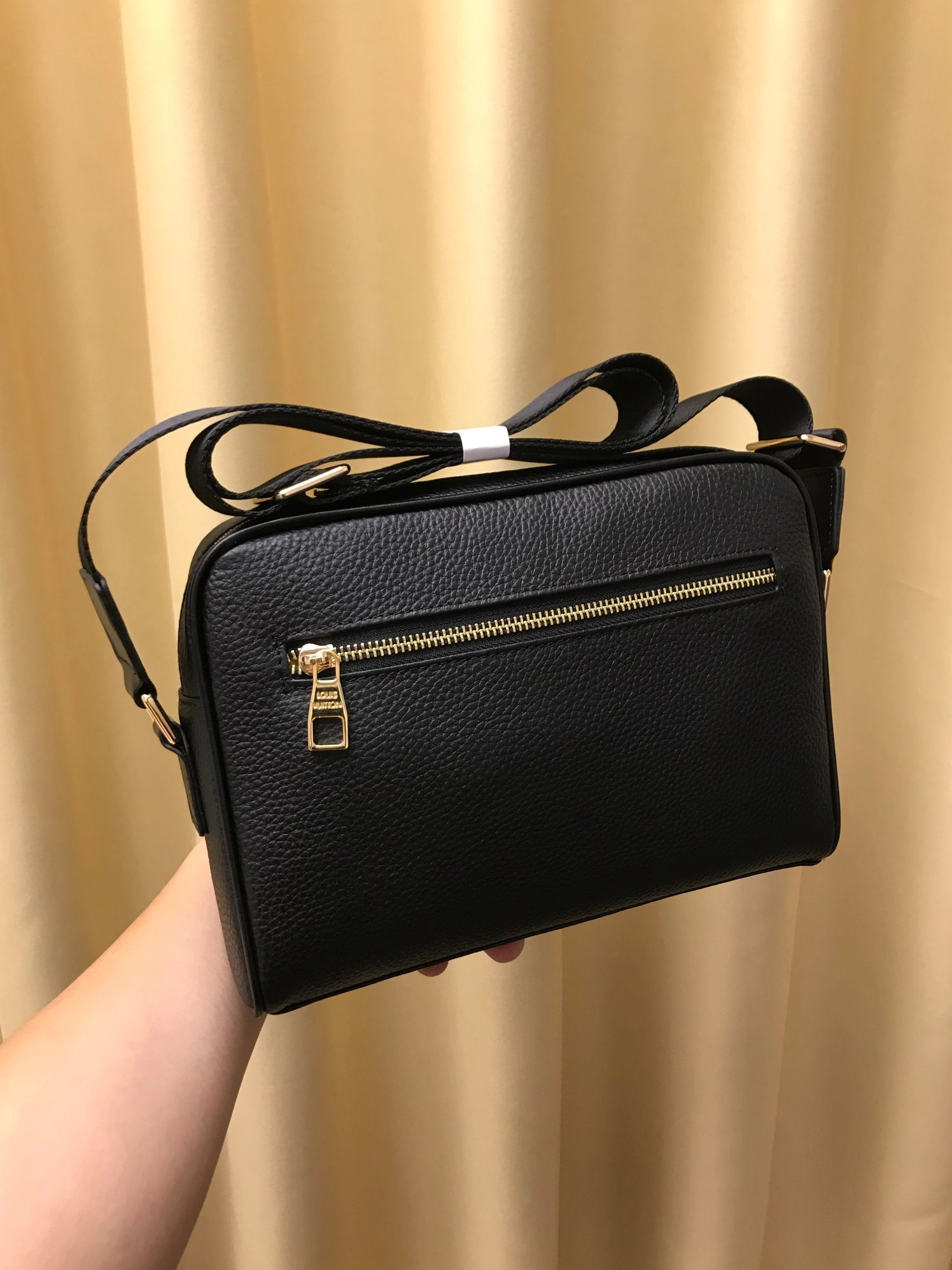Unique 3974 Louis Vuitton AAA Man Messenger Bags