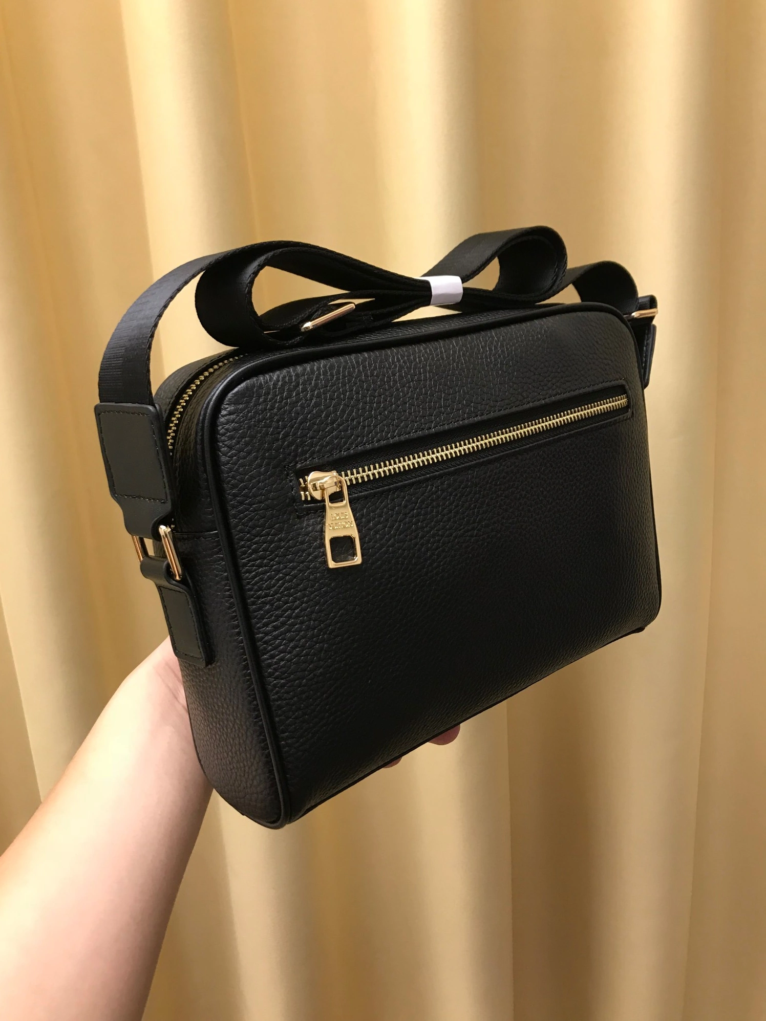 Unique 3974 Louis Vuitton AAA Man Messenger Bags