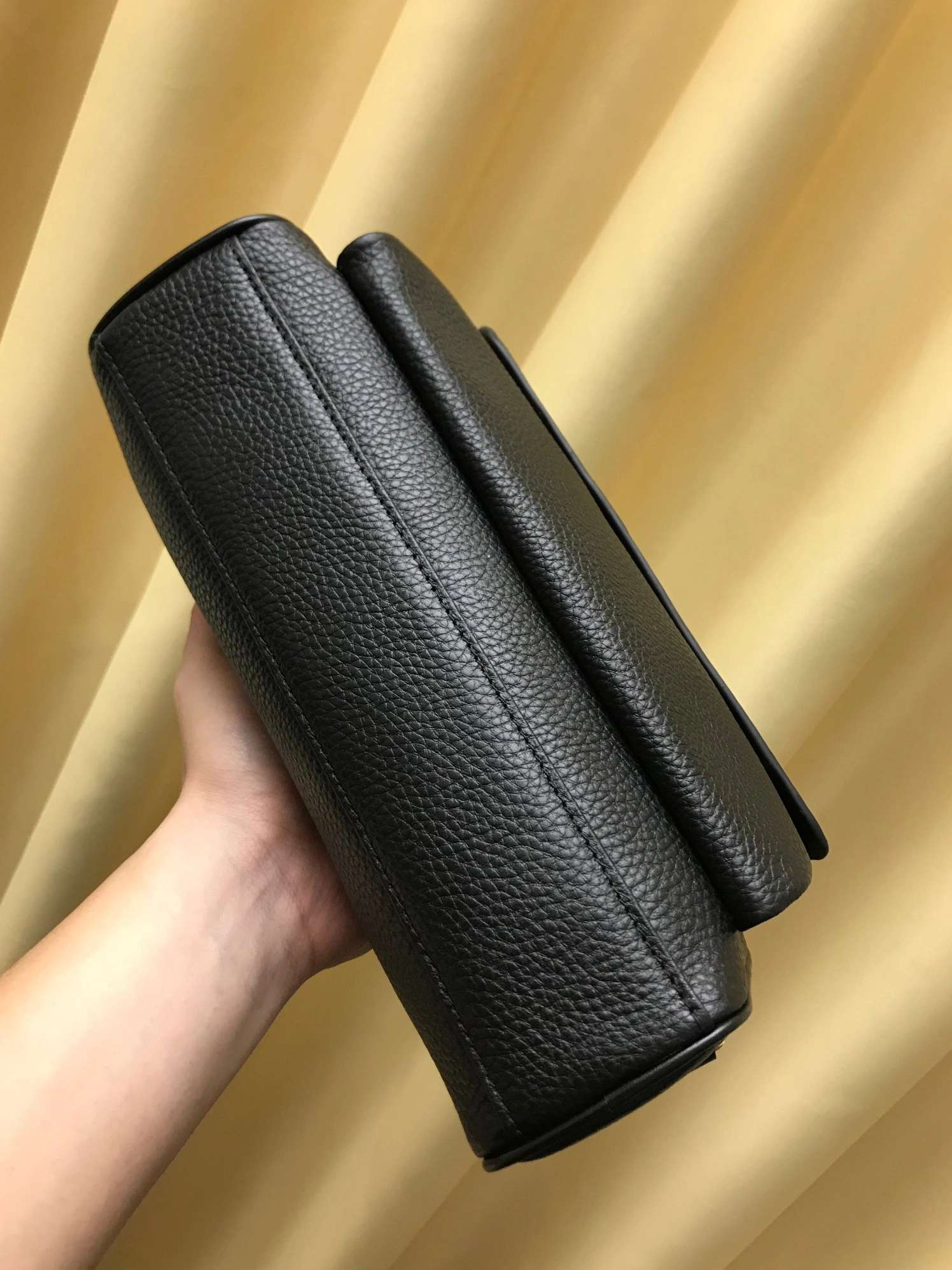 Unique 3974 Louis Vuitton AAA Man Messenger Bags