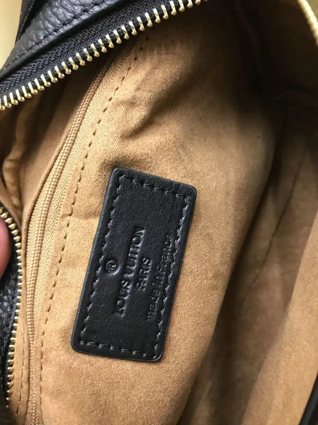 Unique 3974 Louis Vuitton AAA Man Messenger Bags