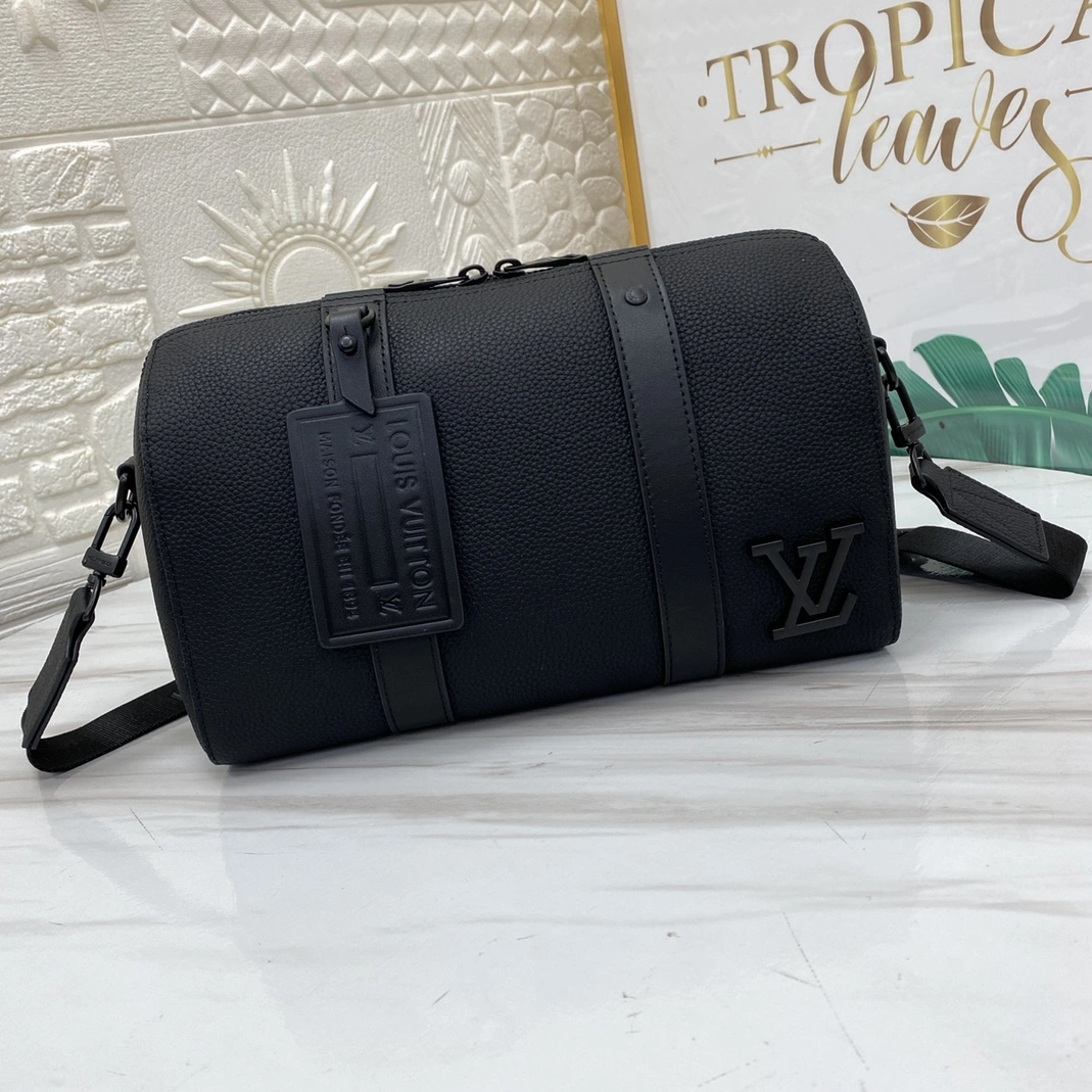 Unique 429 Louis Vuitton AAA Man Messenger Bags