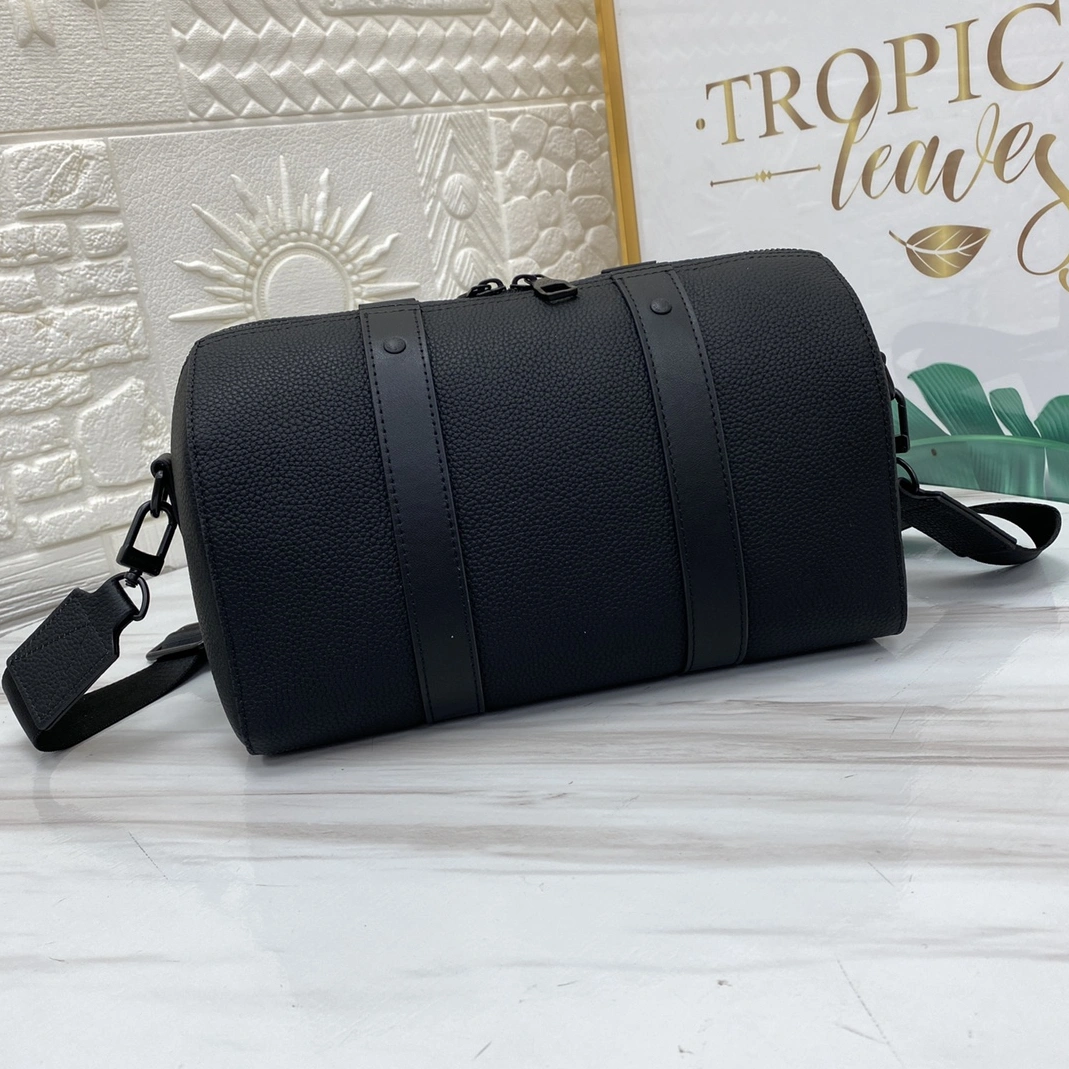 Unique 429 Louis Vuitton AAA Man Messenger Bags