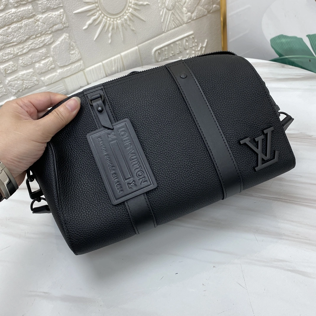 Unique 429 Louis Vuitton AAA Man Messenger Bags