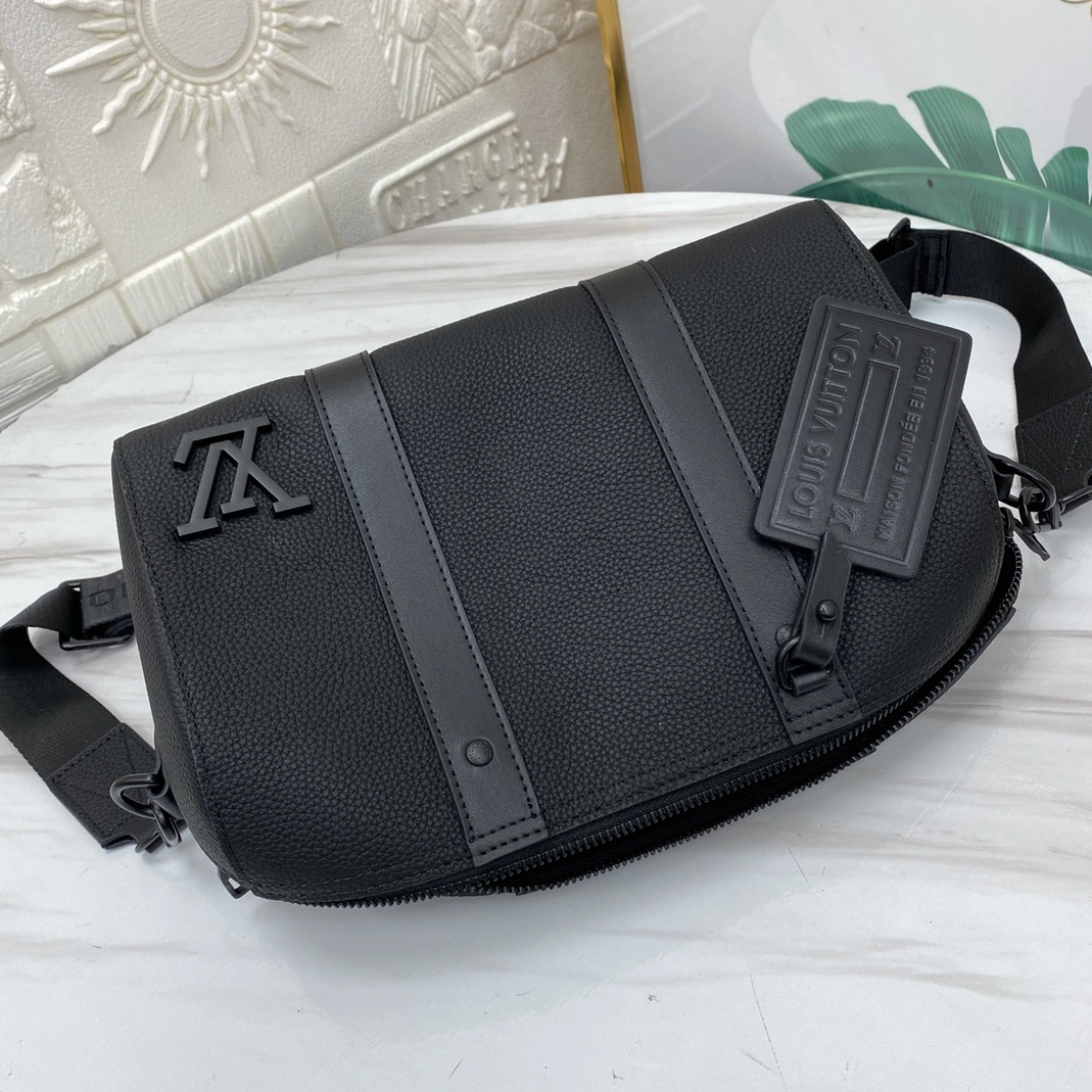 Unique 429 Louis Vuitton AAA Man Messenger Bags