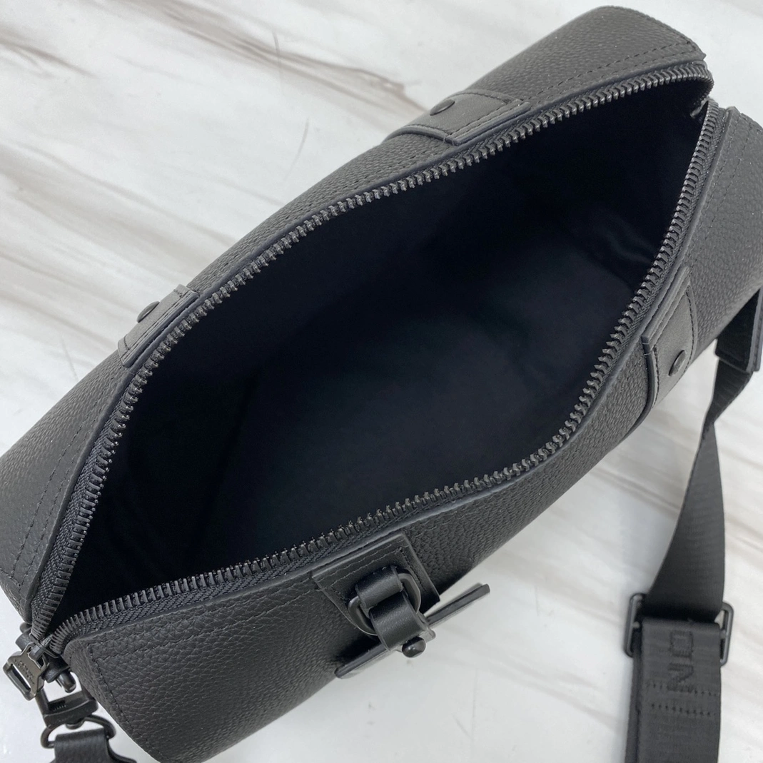 Unique 429 Louis Vuitton AAA Man Messenger Bags
