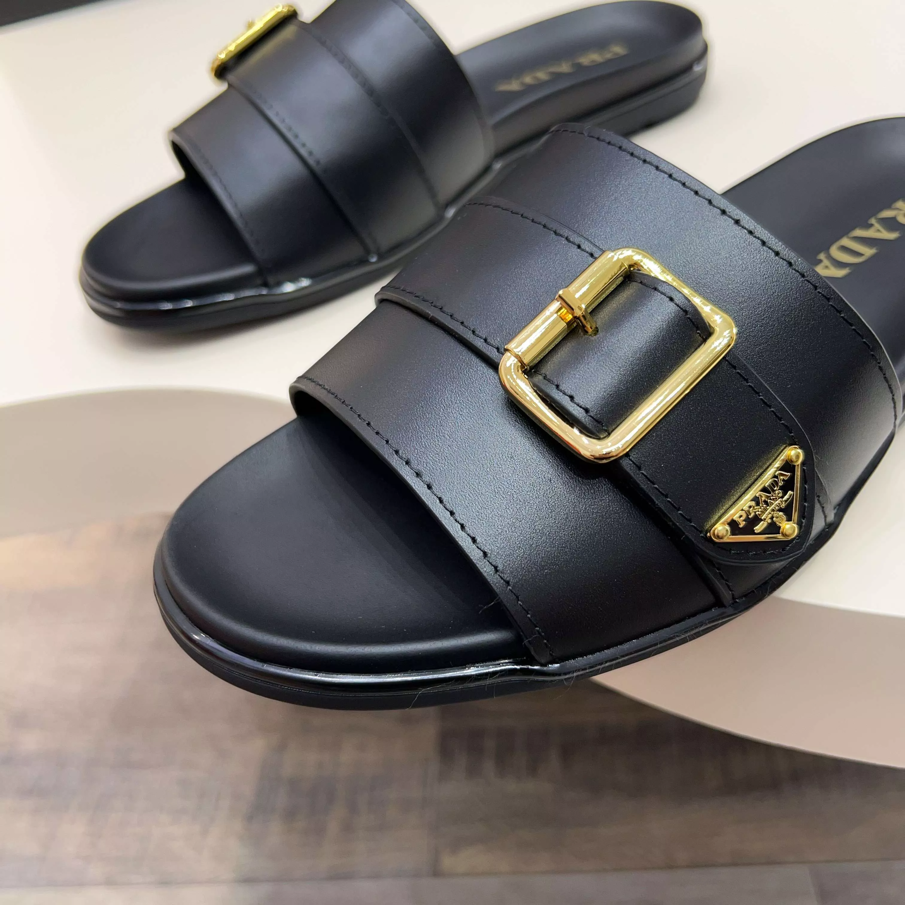 Unique 5102 Prada Slippers For Men