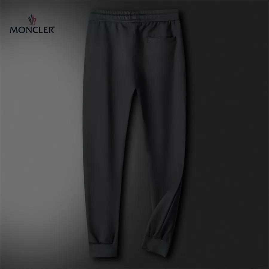 Unique 550 Moncler Tracksuits Long Sleeved For Men