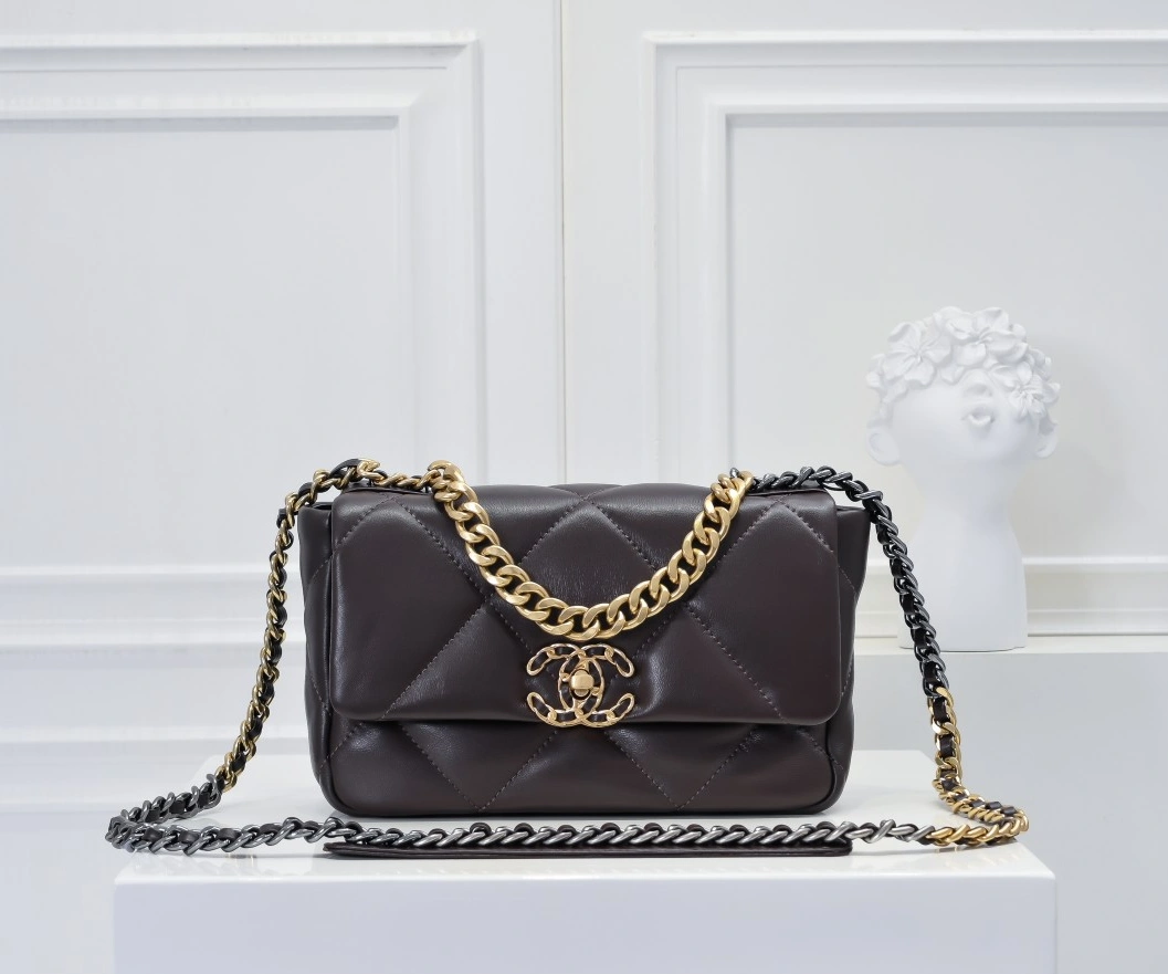 Unique 5819 Chanel AAA Quality Messenger Bags For Women