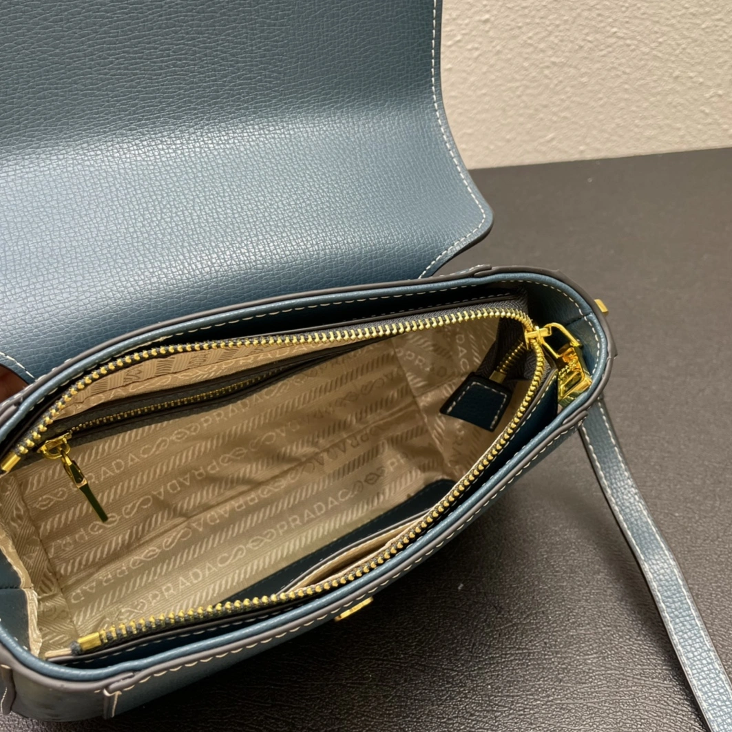 Unique 592 Prada AAA Quality Messenger Bags For Women