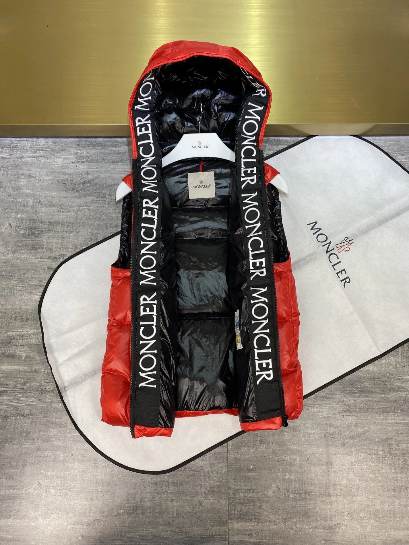 Unique 5935 Moncler Down Feather Coat Sleeveless For Unisex