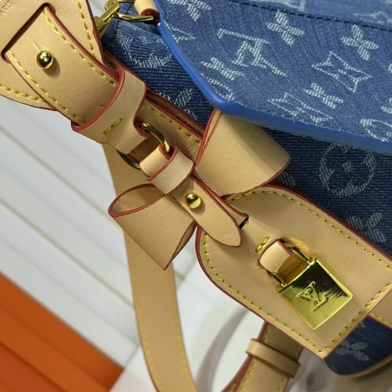 Unique 6499 Louis Vuitton AAA Quality Messenger Bags For Women