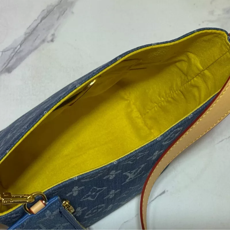 Unique 6499 Louis Vuitton AAA Quality Messenger Bags For Women