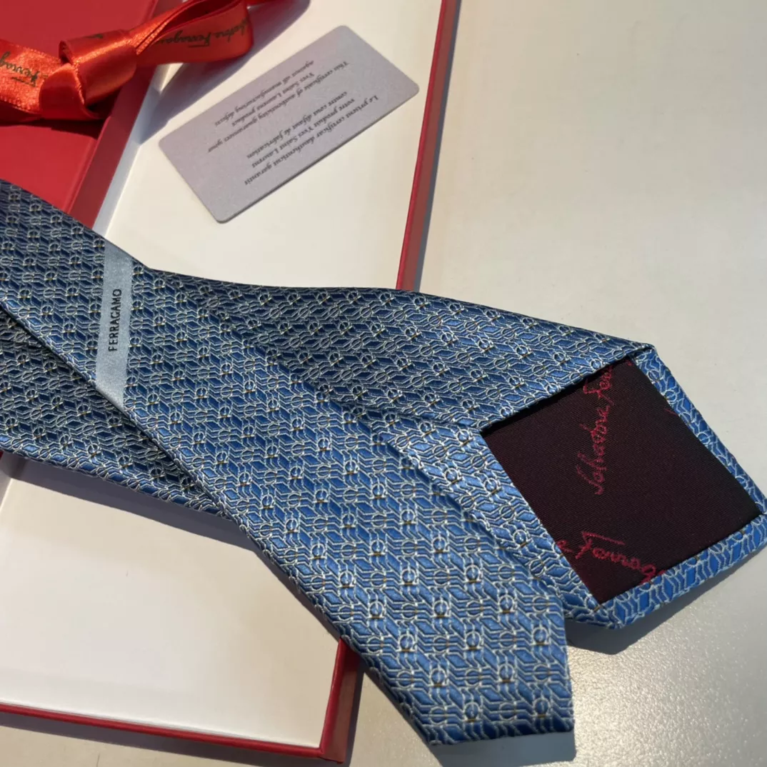 Unique 6716 Salvatore Ferragamo Necktie