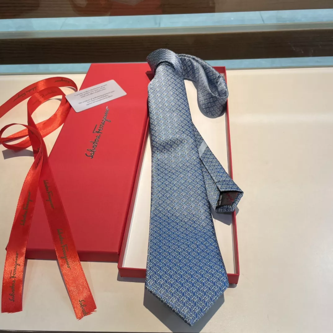 Unique 6716 Salvatore Ferragamo Necktie