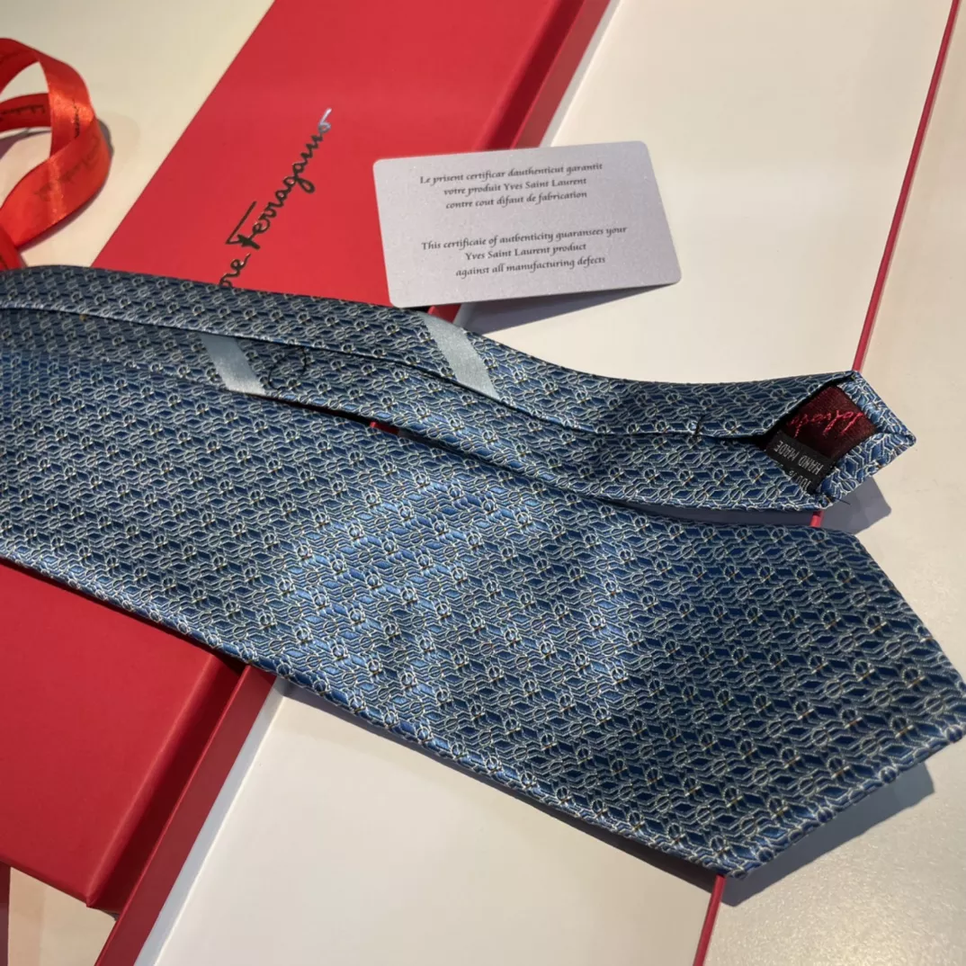 Unique 6716 Salvatore Ferragamo Necktie
