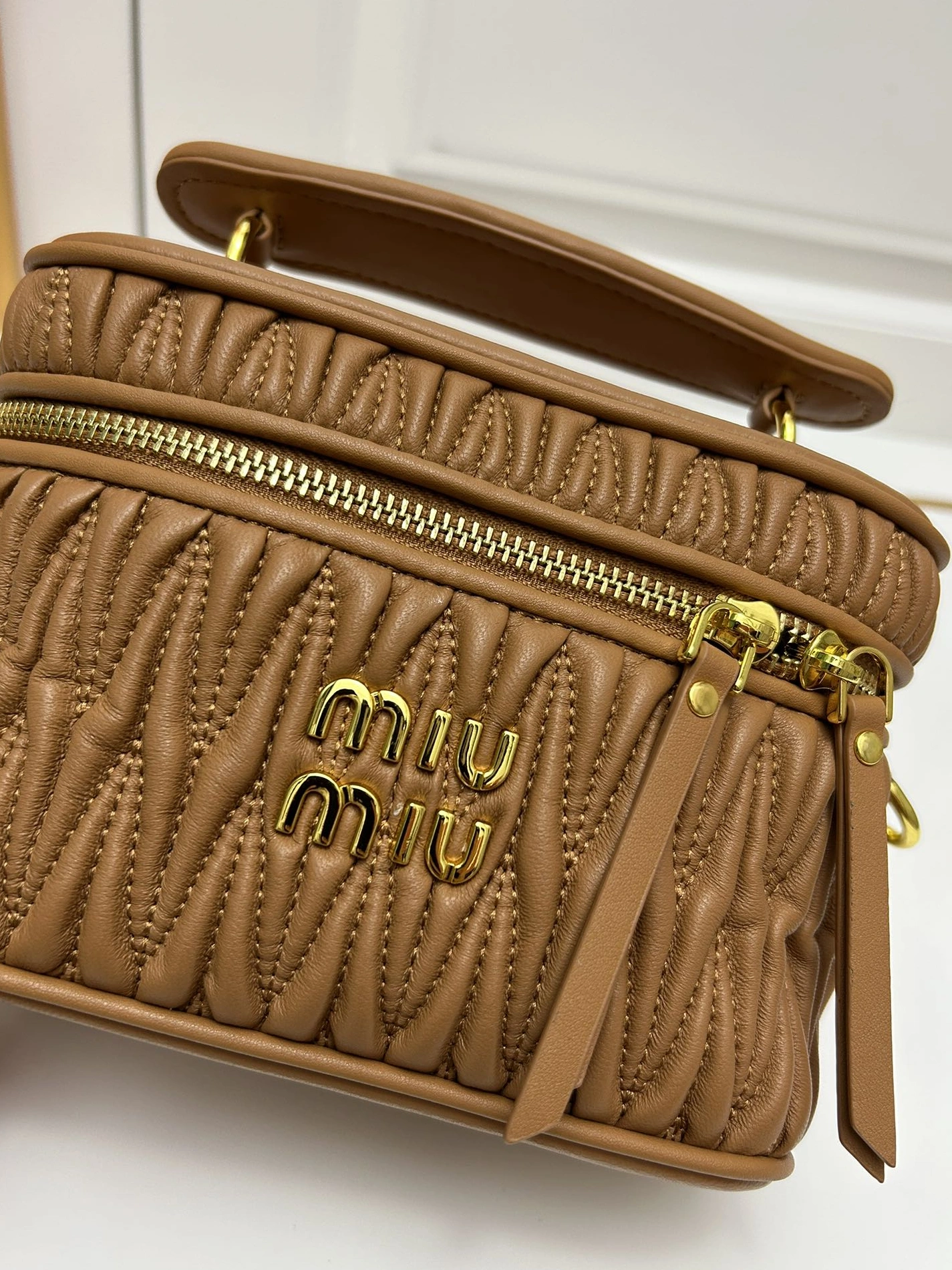Unique 674 MIU MIU AAA Quality Messenger Bags For Women