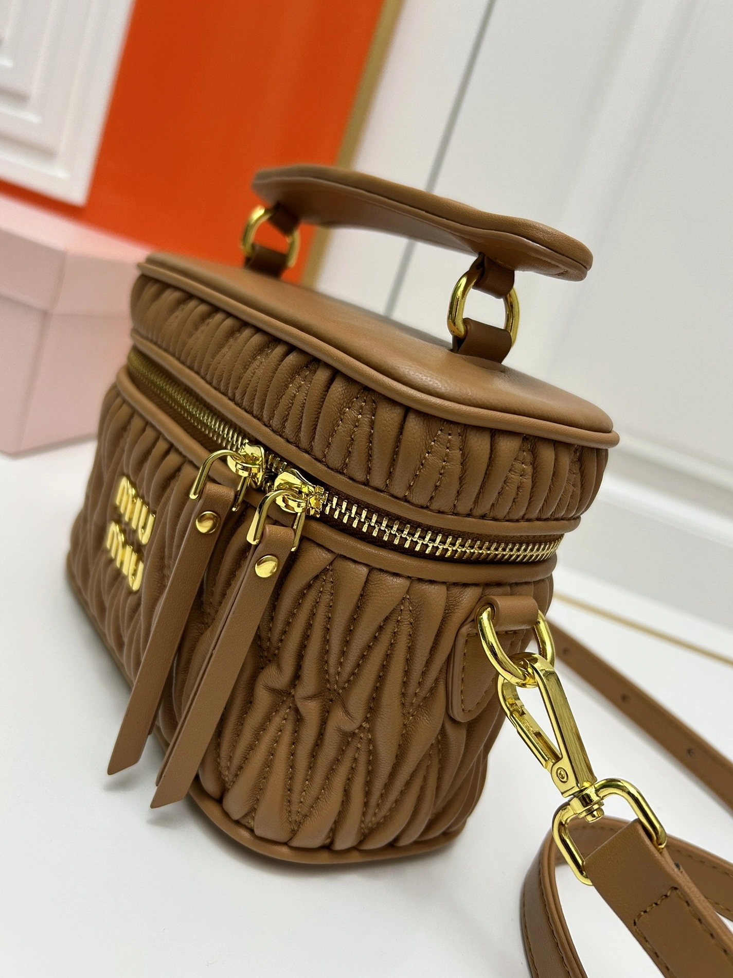 Unique 674 MIU MIU AAA Quality Messenger Bags For Women