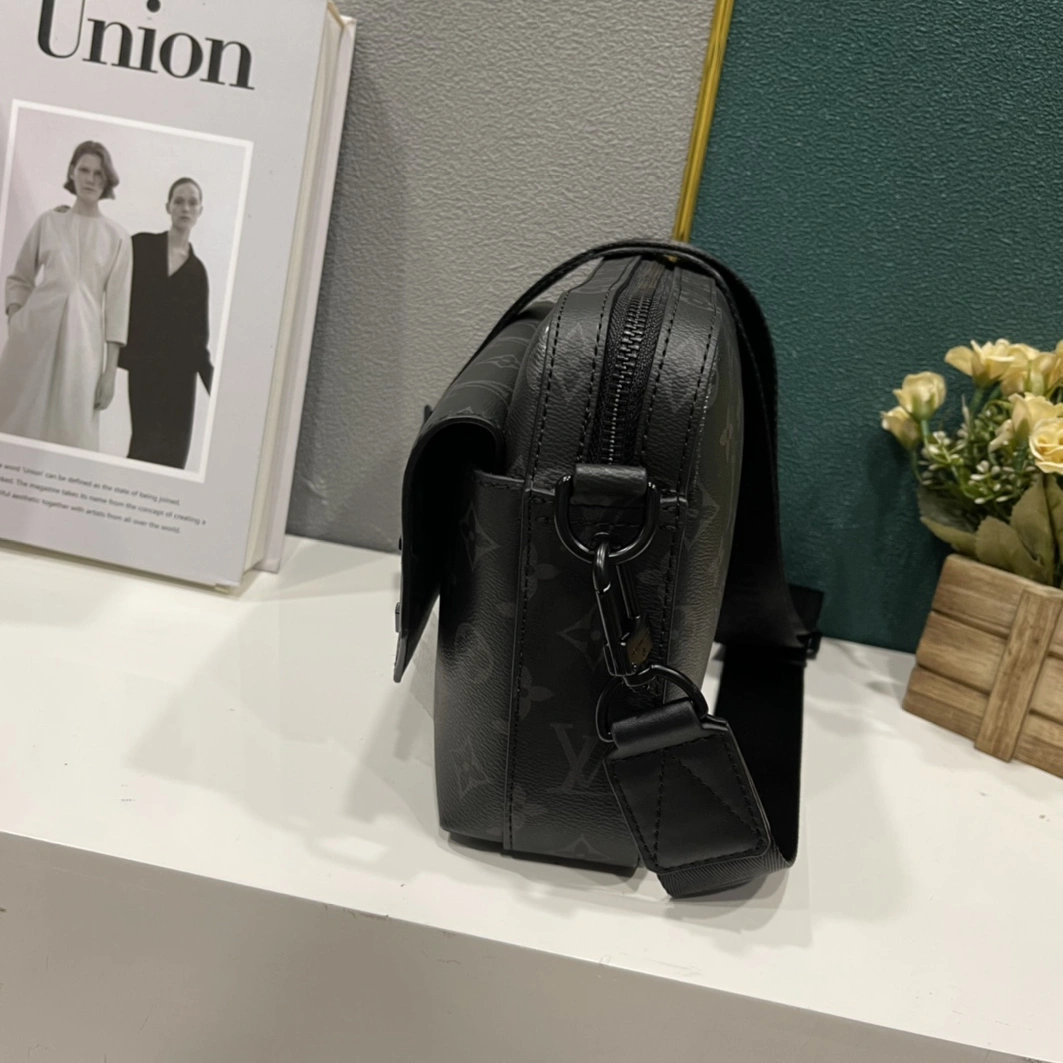 Unique 6769 Louis Vuitton AAA Man Messenger Bags