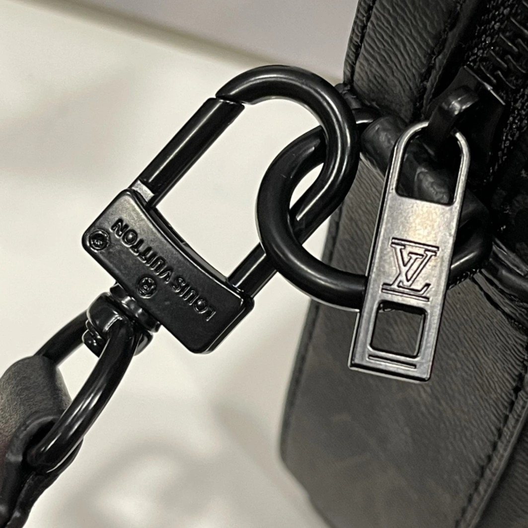 Unique 6769 Louis Vuitton AAA Man Messenger Bags