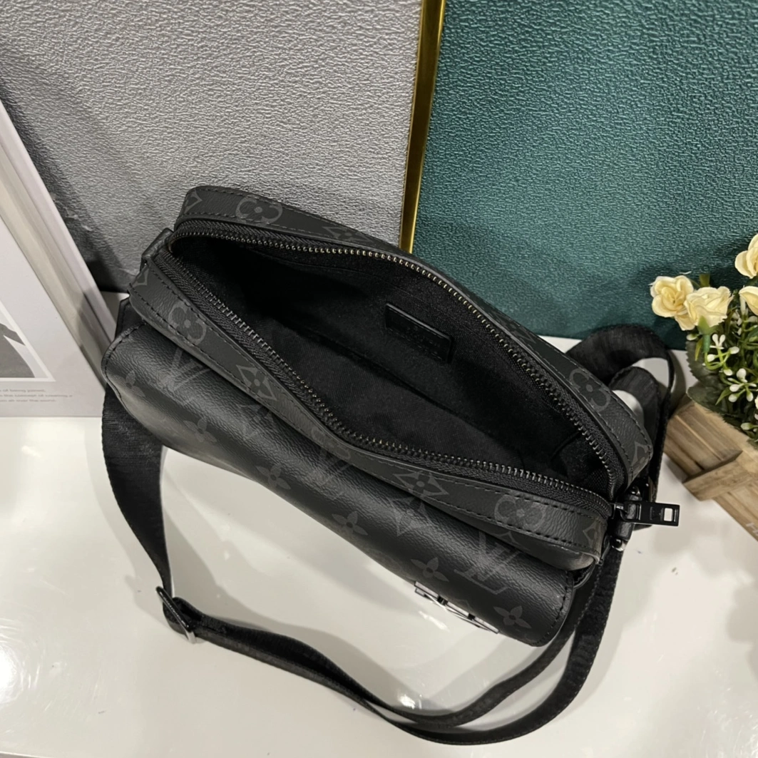 Unique 6769 Louis Vuitton AAA Man Messenger Bags