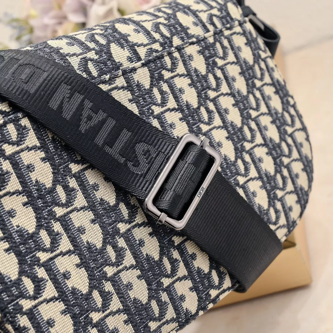 Unique 6926 Christian Dior AAA Man Messenger Bags