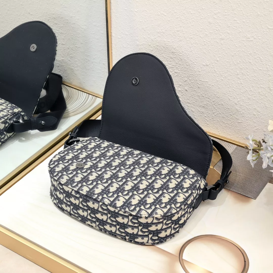 Unique 6926 Christian Dior AAA Man Messenger Bags